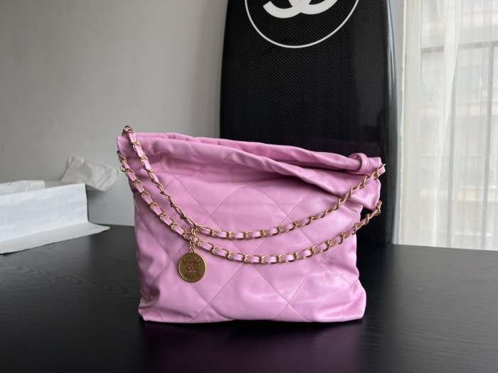  Handbag  Chanel  size  39cmx42cmx8 cm
