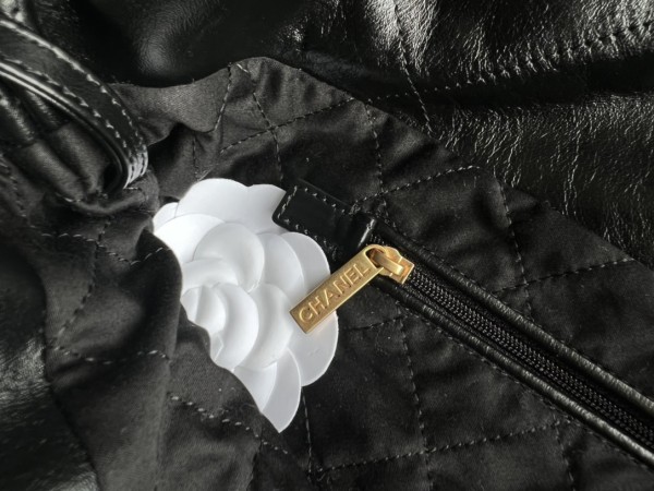  Handbag   Chanel   size  35cmx37cmx7 cm