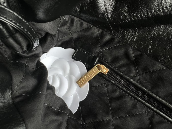  Handbag   Chanel   size  35cmx37cmx7 cm