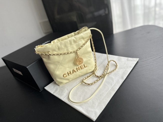  Handbag  Chanel  AS3980  size  20cmx19cmx6 cm 