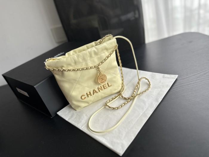  Handbag  Chanel  AS3980  size  20cmx19cmx6 cm 