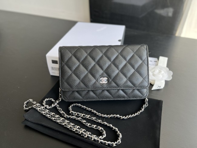  Handbag   Chanel 0250  size 19 cm 
