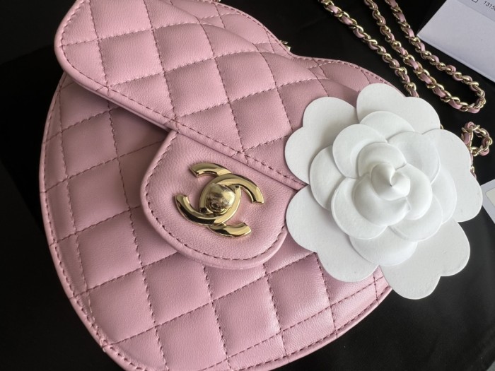 Handbag  Chanel   size  18cmx17cmx5 cm 