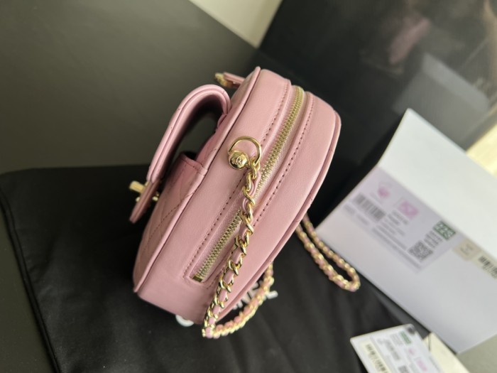 Handbag  Chanel   size  18cmx17cmx5 cm 