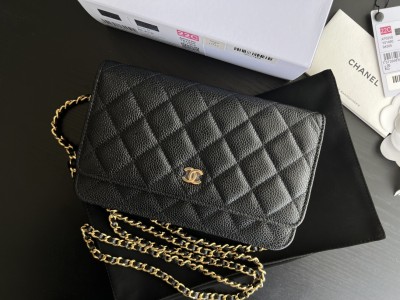  Handbag   Chanel  0250  size 19 cm