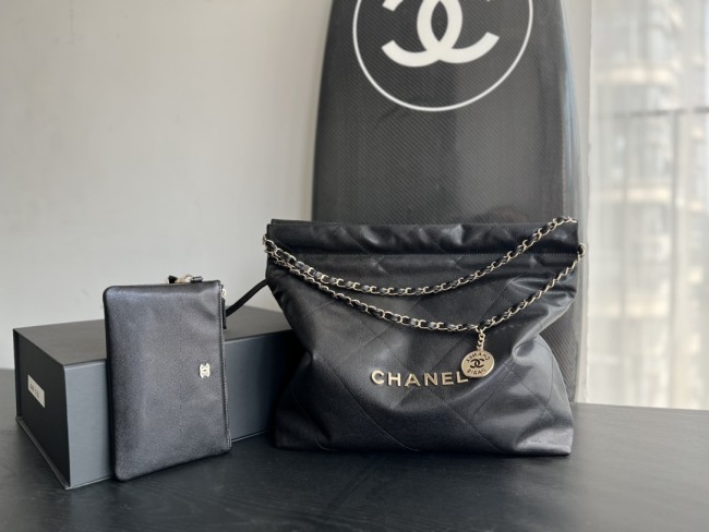  Handbag   Chanel  size  39cmx42cmx8 cm