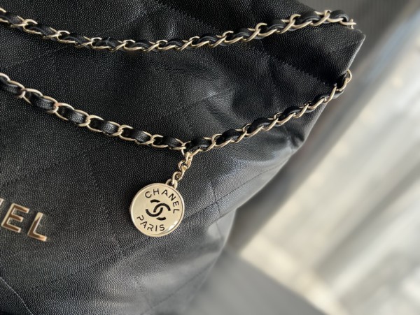  Handbag   Chanel  size  39cmx42cmx8 cm