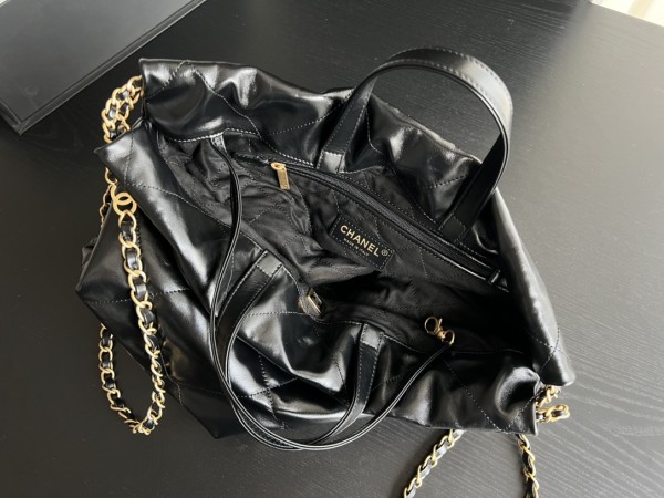  Handbag  Chanel  size  51cmx40cmx9 cm