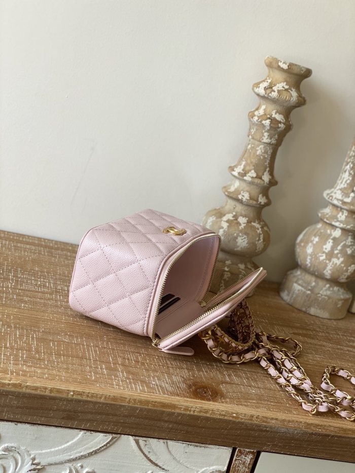  Handbag   Chanel  81195  size  16  9.5  8  cm