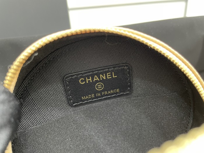 Handbag   Chanel  size  12 cm