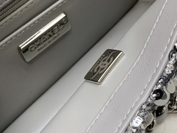 Handbag   Chanel  size  20 cm