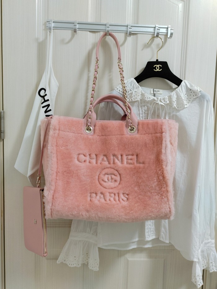 Handbag   Chanel  size 38 cm