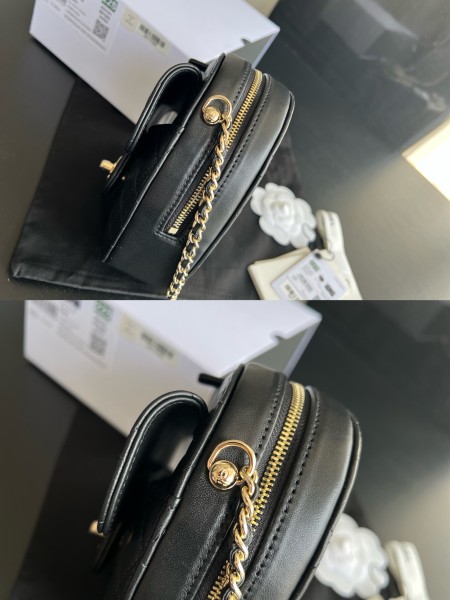  Handbag  Chanel  size  18cmx17cmx5 cm