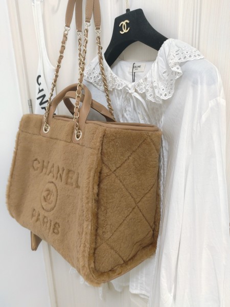 Handbag   Chanel  size 38 cm