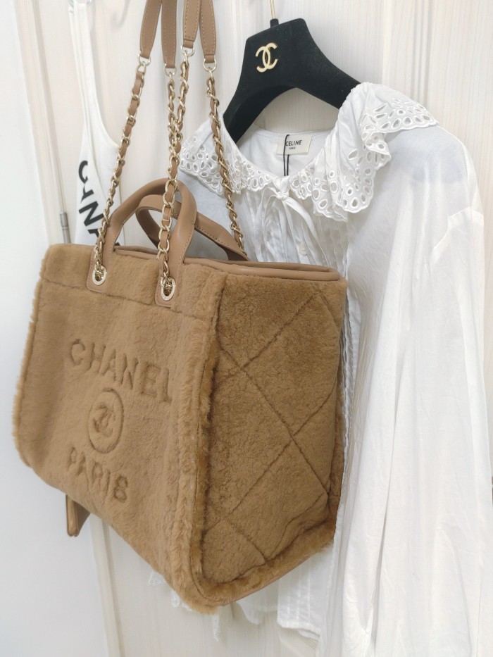 Handbag   Chanel  size 38 cm