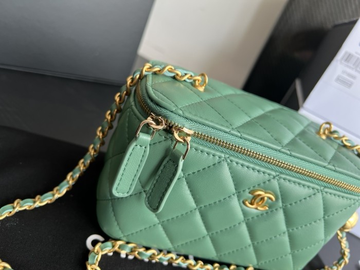 CHANEL Sheepskin Box Bag, Crossbody Bag, Mirror Shoulder Bag Women's Grass Green AP2303-B02916-NL294 size 17*8.5*9.5 cm