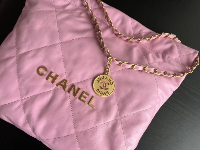  Handbag  Chanel  size  39cmx42cmx8 cm