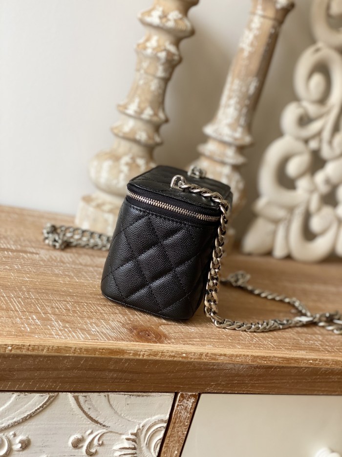  Handbag Chanel  81194  size  17 cm 