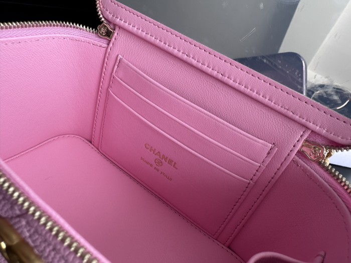  Handbag   Chanel  3204  size  16cmx8cmx10 cm  