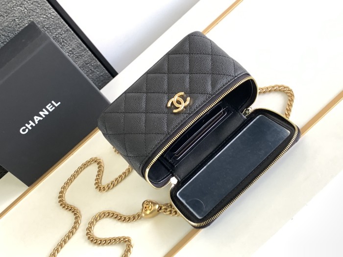  Handbag  Chanel  size  16 9.5 8 cm