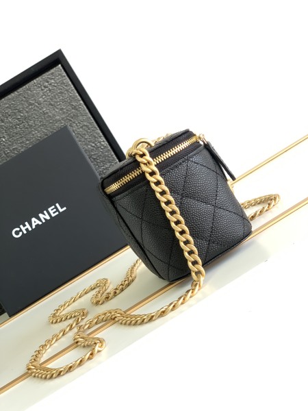  Handbag  Chanel  size  10.5   8.5  7 cm