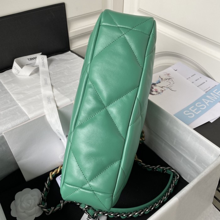 Handbag   Chanel  size  30 cm