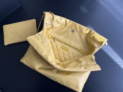  Handbag  Chanel  size  39cmx42cmx8 cm