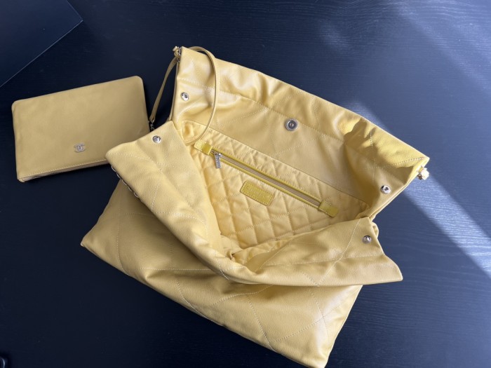  Handbag  Chanel  size  39cmx42cmx8 cm