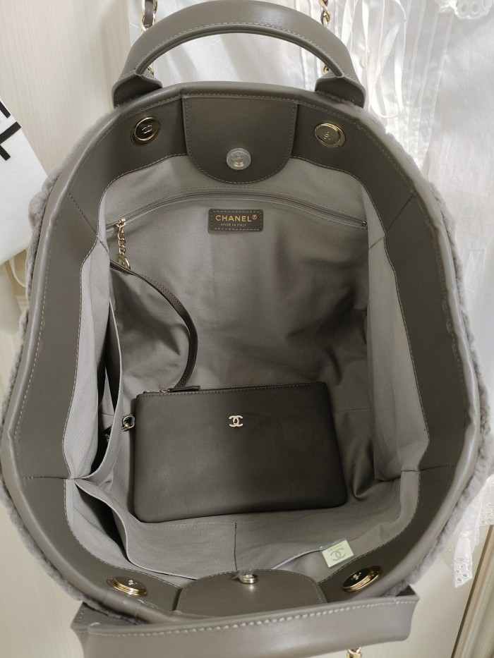 Handbag   Chanel  size  38 cm