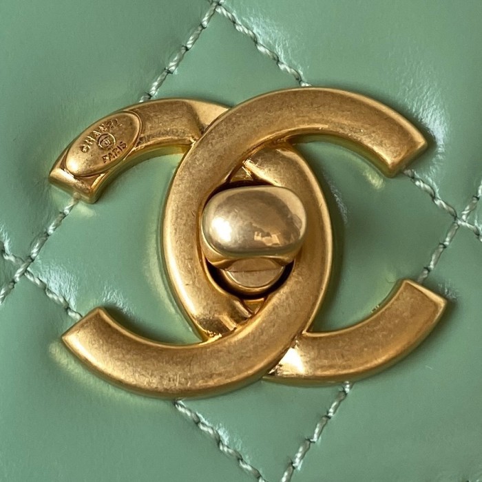 Handbag   Chanel  AS3886  size  20X14X7.5 cm