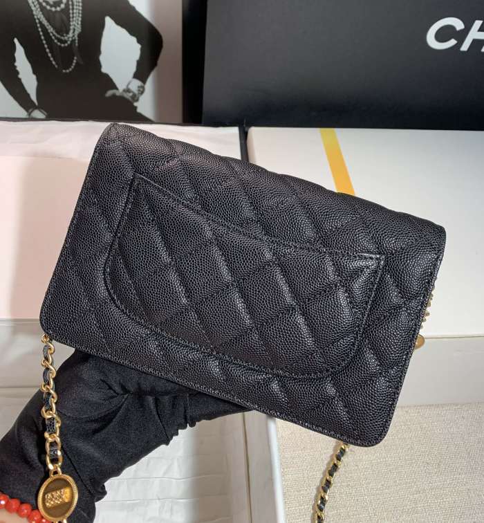 Handbag   Chanel  size  19*12.5*3  cm