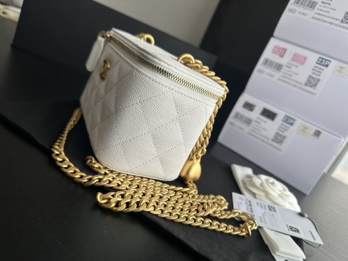  Handbag   Chanel  3204  size  16cmx8cmx10 cm