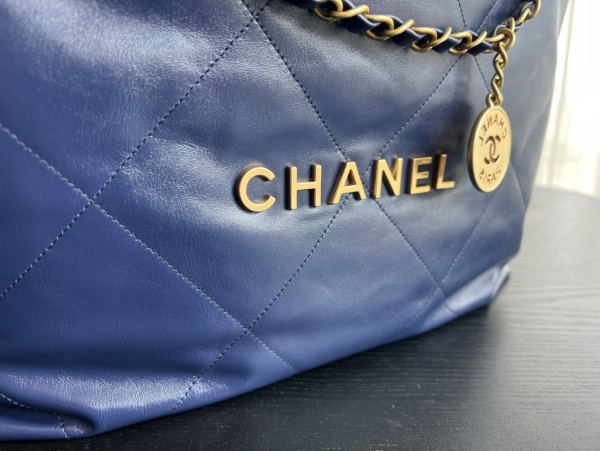  Handbag   Chanel  size 39cmx42cmx8 cm