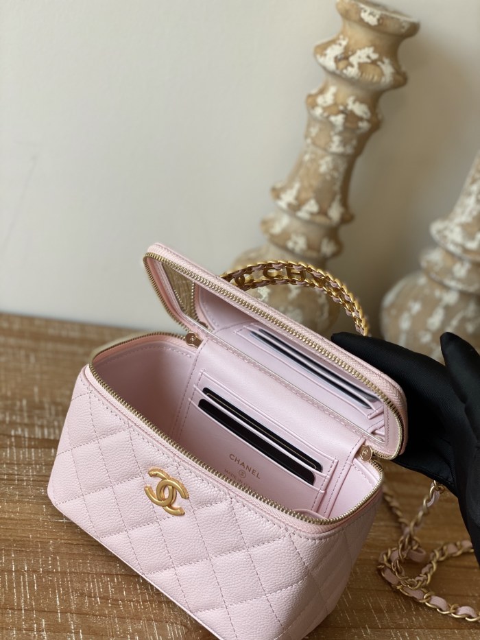  Handbag   Chanel  81195  size  16  9.5  8  cm