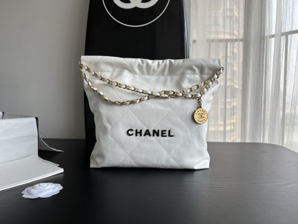  Handbag   Chanel  size  35cmx37cmx7 cm