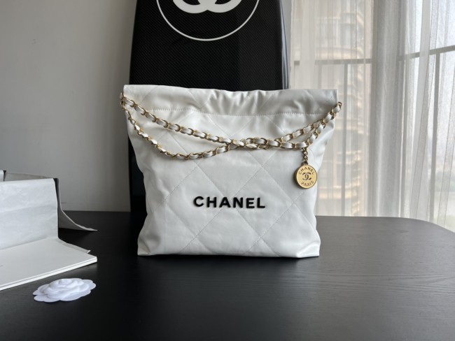  Handbag   Chanel  size  35cmx37cmx7 cm