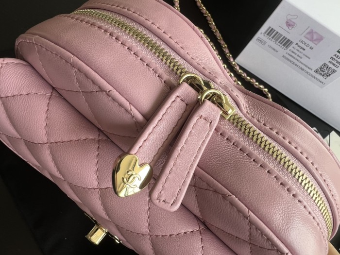 Handbag  Chanel   size  18cmx17cmx5 cm 