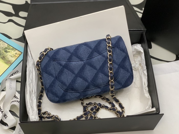 Handbag   Chanel  size  20 cm