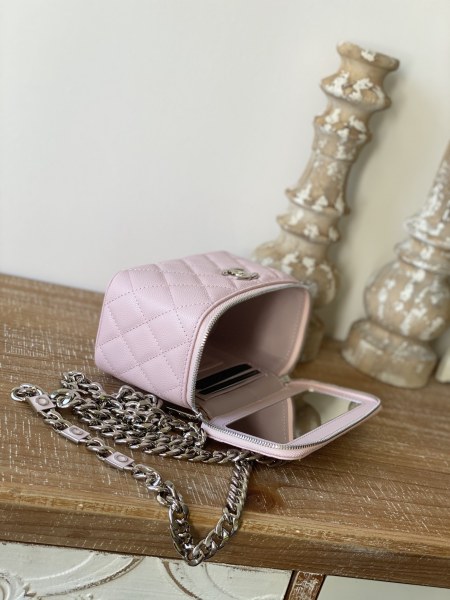 Handbag   Chanel  81194  size  17 cm