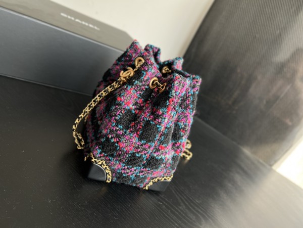  Handbag   Chanel  AS3639  size  18cmx19.5cmx14 cm