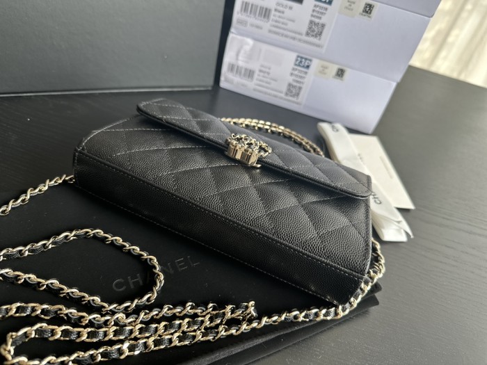 Handbag   Chanel   3238  size  18.5cmx10.5cmx5 cm 