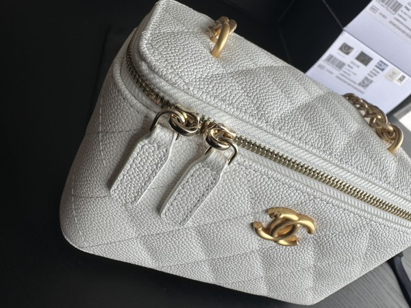  Handbag   Chanel  3204  size  16cmx8cmx10 cm
