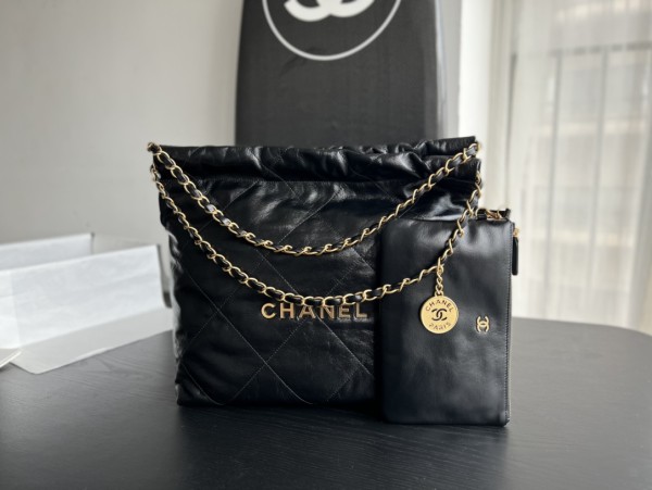  Handbag   Chanel   size  35cmx37cmx7 cm