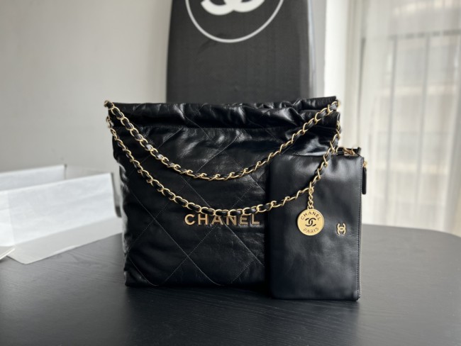  Handbag   Chanel   size  35cmx37cmx7 cm