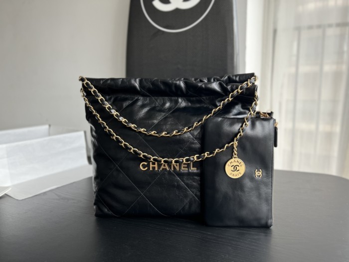  Handbag   Chanel   size  35cmx37cmx7 cm