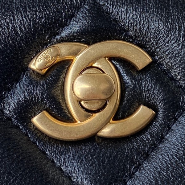  Handbag Chanel  AS3223  size 16*19*8  cm