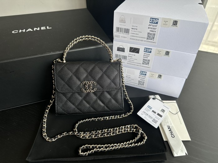  Handbag   Chanel  3237  size 15.5cmx12cmx6 cm 