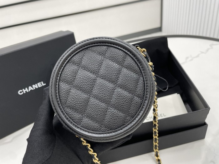 Handbag   Chanel  size  12 cm 