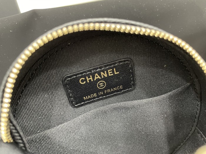 Handbag   Chanel  size  12 cm 