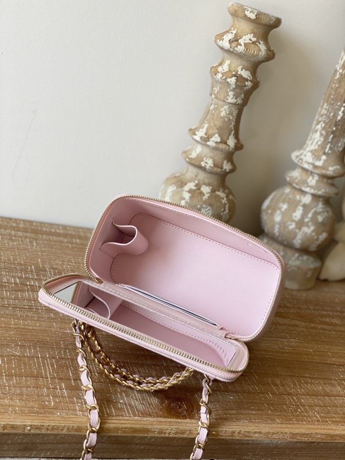  Handbag   Chanel  81195  size  16  9.5  8  cm